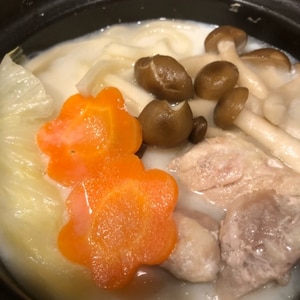 鶏肉とキャベツのうどん入りミルク鍋